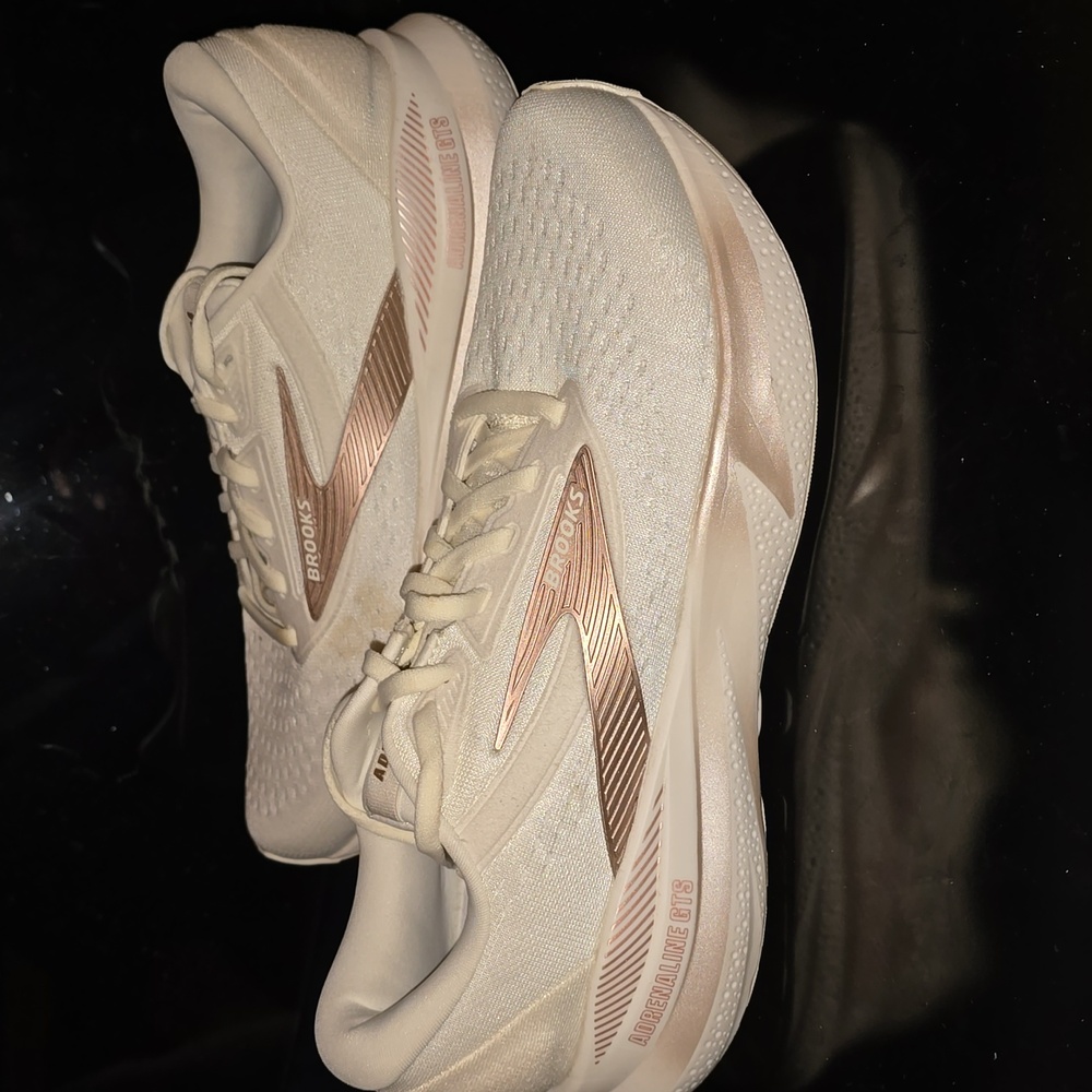 Brooks Adrenaline GTS 24 - Picture 2 of 12